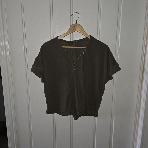 Olive Tee - Picture 4 of 5